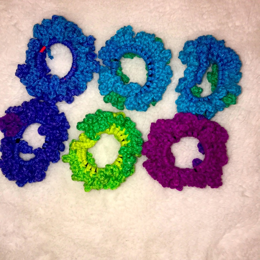 ❤️Handmade yarn scrunchies